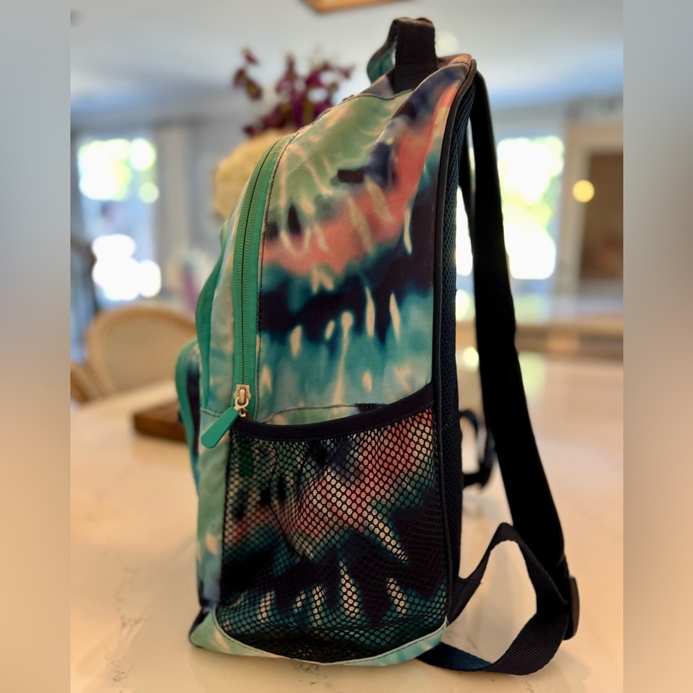Pottery Barn kids - Gear-Up Oceana Spiral Tie Dye Recycled Backpack, Large - Picture 4 of 5